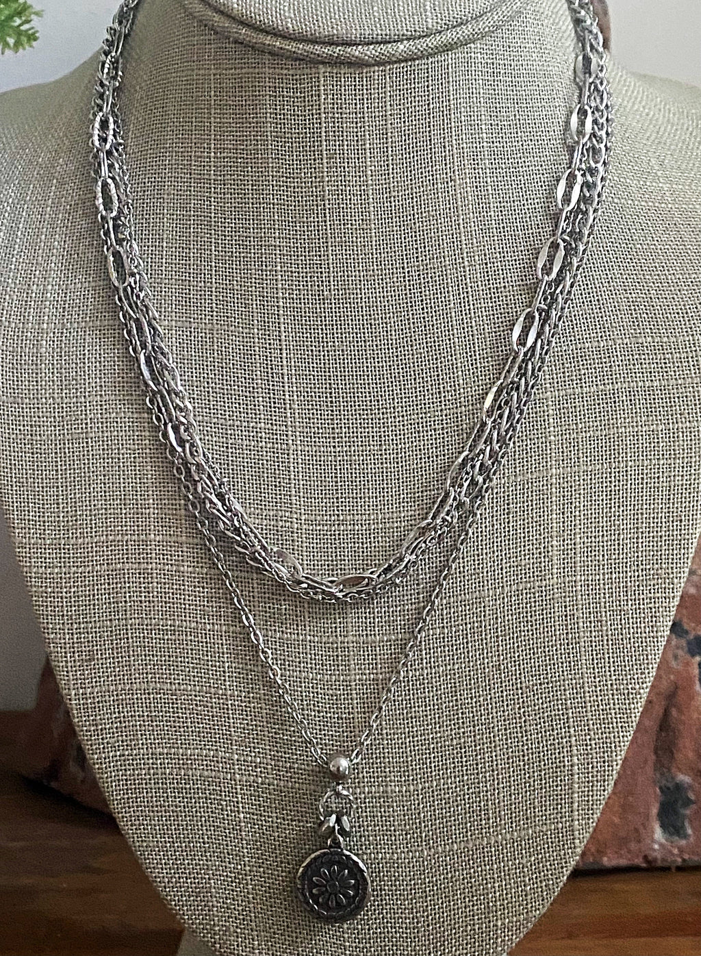 MULTI CHAIN NECKLACE