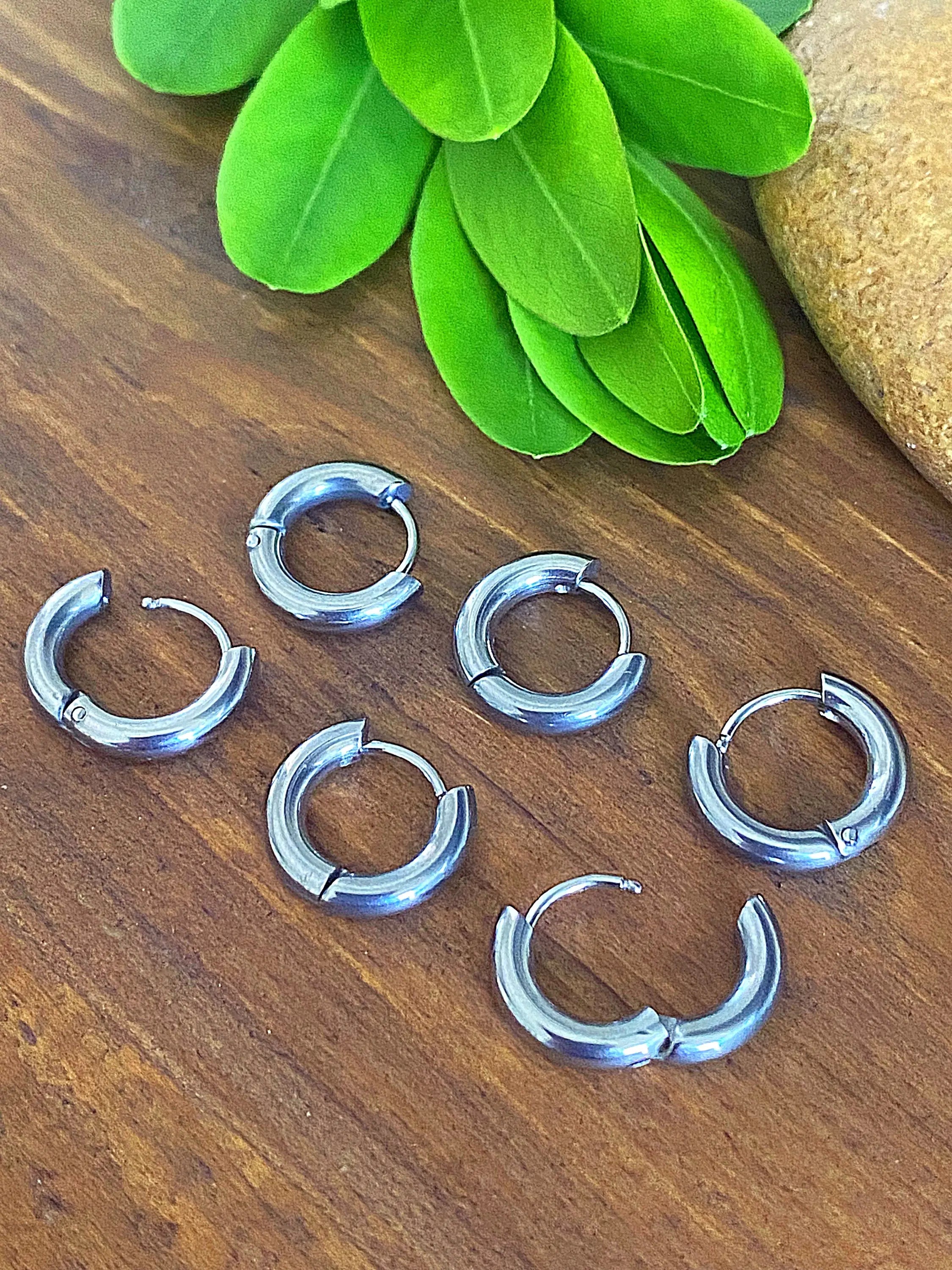 HUGGIE HOOP EARRINGS