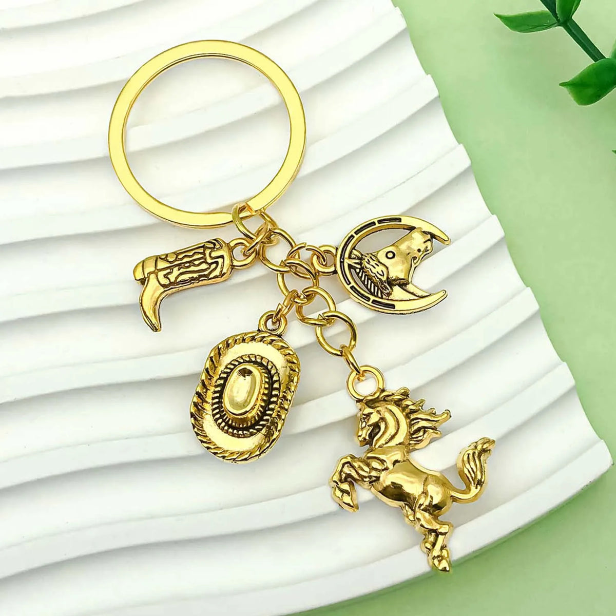 1pc Vintage Western Cowboy Keychain, Alloy Western Horse, Western Hat, Boots Design Key Ring, for Car Keys, Backpacks, Wallets