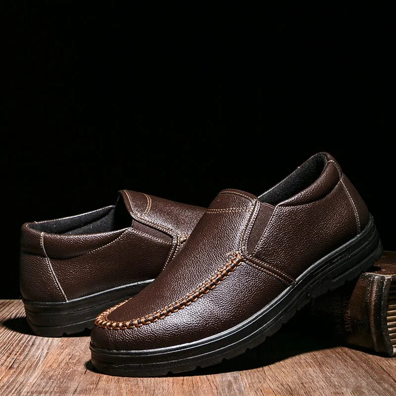 Men's Light Leather Casual Shoes Outdoor Walking Shoes Comfortable Sports Shoes Soft Social Shoes Men's Luxury Brand Copy Shoes