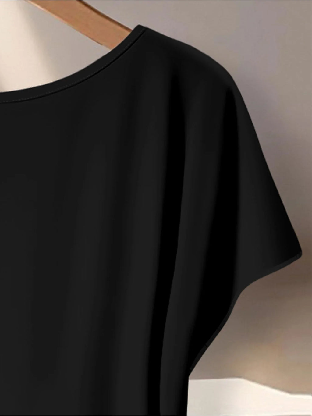 Casual and Elegant Women's Plus Size Premium Black Gold Abstract Print