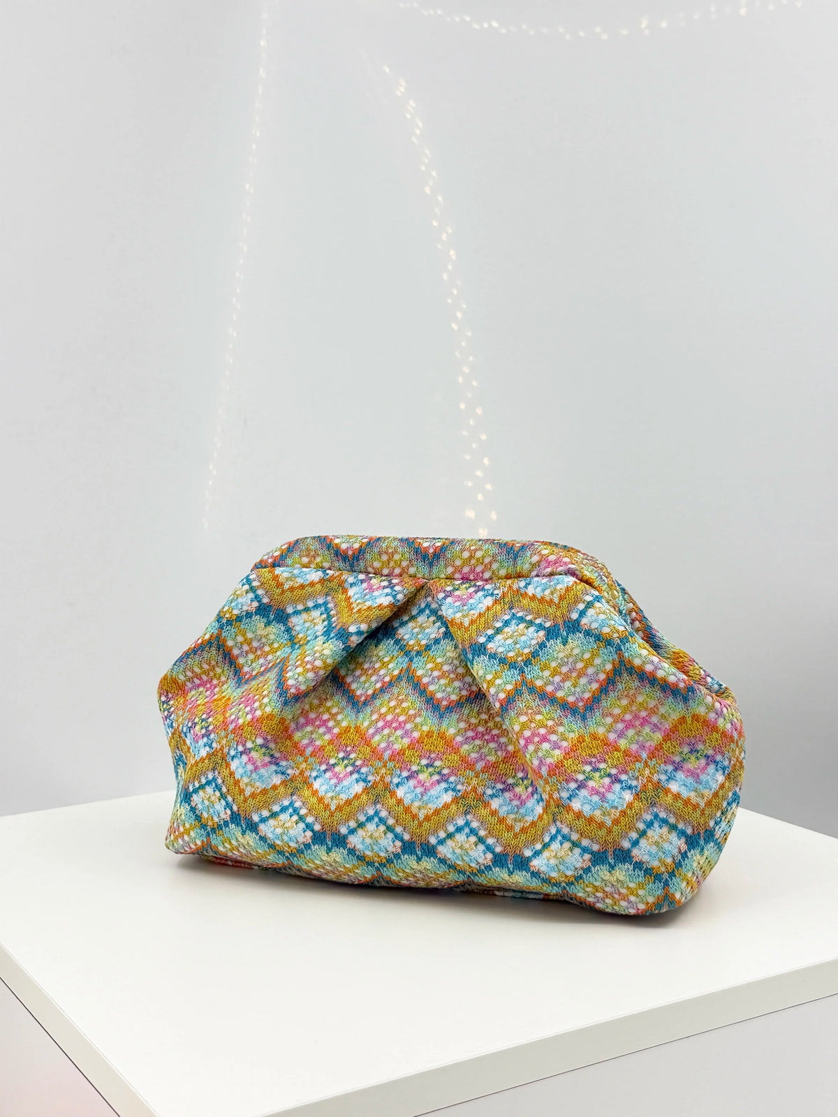 Colorful Geometric Rhombus Pattern Cloud-Shaped Pleated Clutch Bag, Niche Design Evening Bag, Women's Vacation Casual Makeup Storage Bag