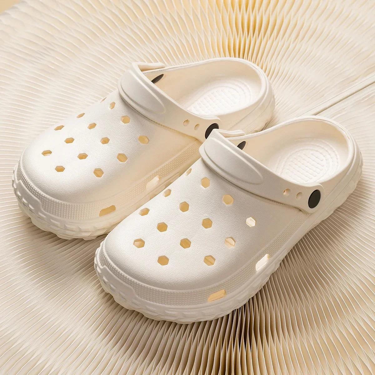 Women and Men's Hole Shoes Summer Non-Slip Outdoor Sandals Closed Toe