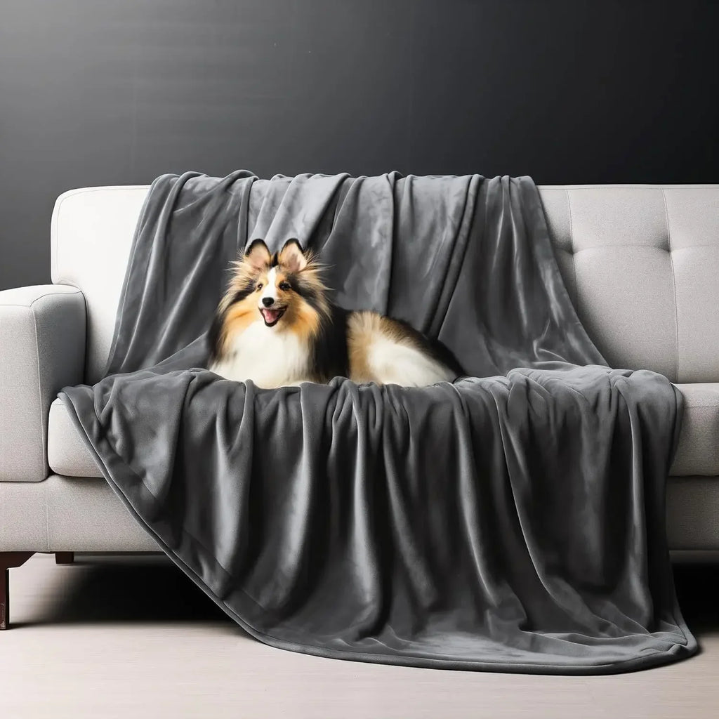 Soft Flannel Pet Blanket Waterproof Splash Resistant Comfortable Blanket for Pet and Couple