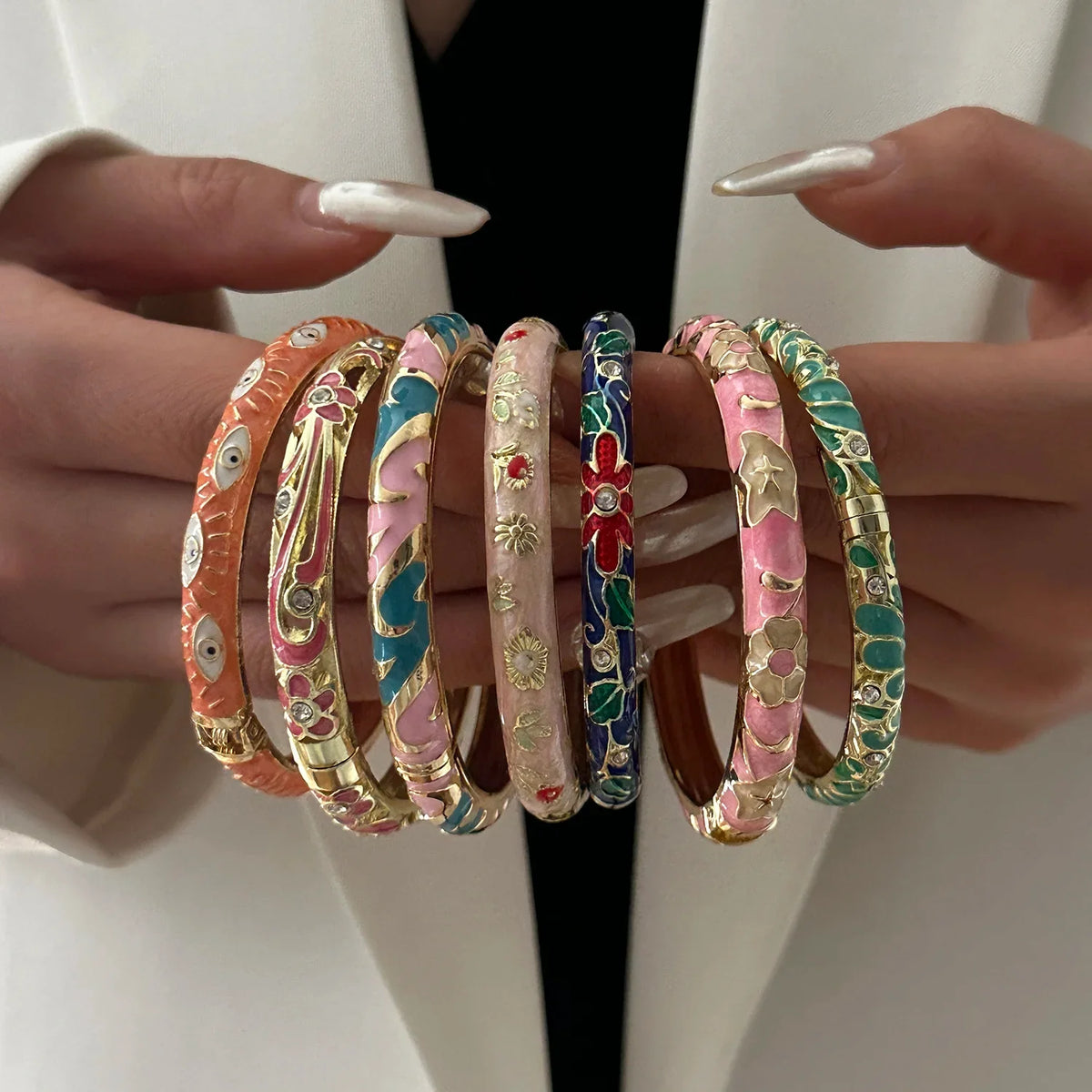 Elegant Enamel Dropped Glaze Flower Texture Bracelet For Women Retro Gold Plated Evil Eye Floral Zircon Bangle Party Jewelry