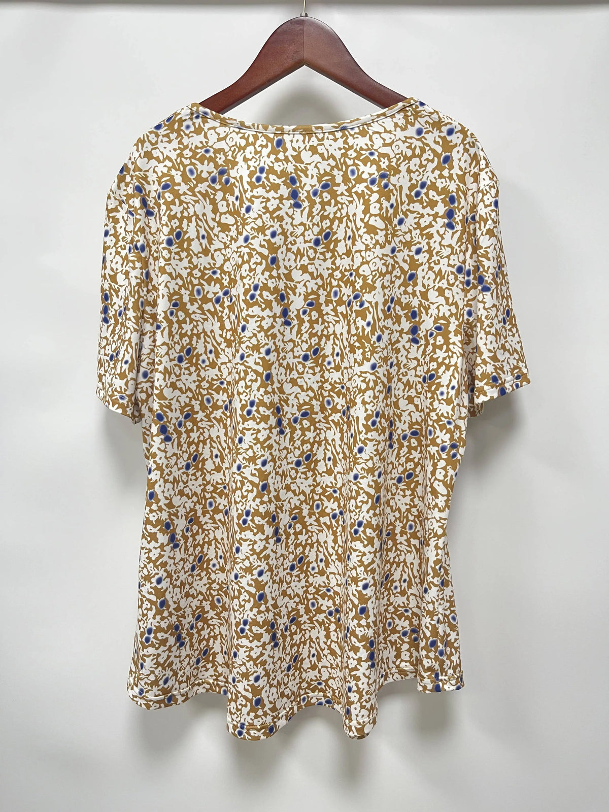 Plus-size spring-summer short-sleeved T-shirt with randomly printed buttons