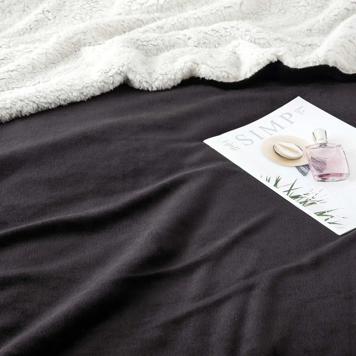 Sherpa Fleece Blanket Throw Black Soft Reversible Thick Plush Blankets Microfiber Winter Bed Blanket for Camping Couch Sofa