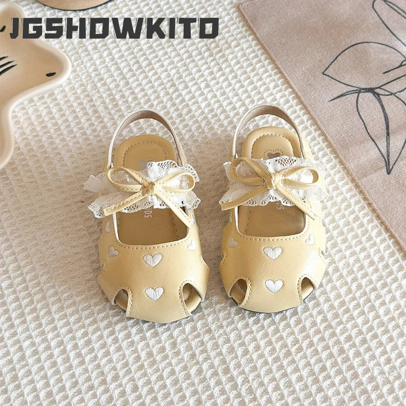 JGSHOWKITO Summer Children Heart Hollow Out Sandals Closed Toe Kids Wedding Party Shoes with Lace Bow Casual Girls Flat Sandals