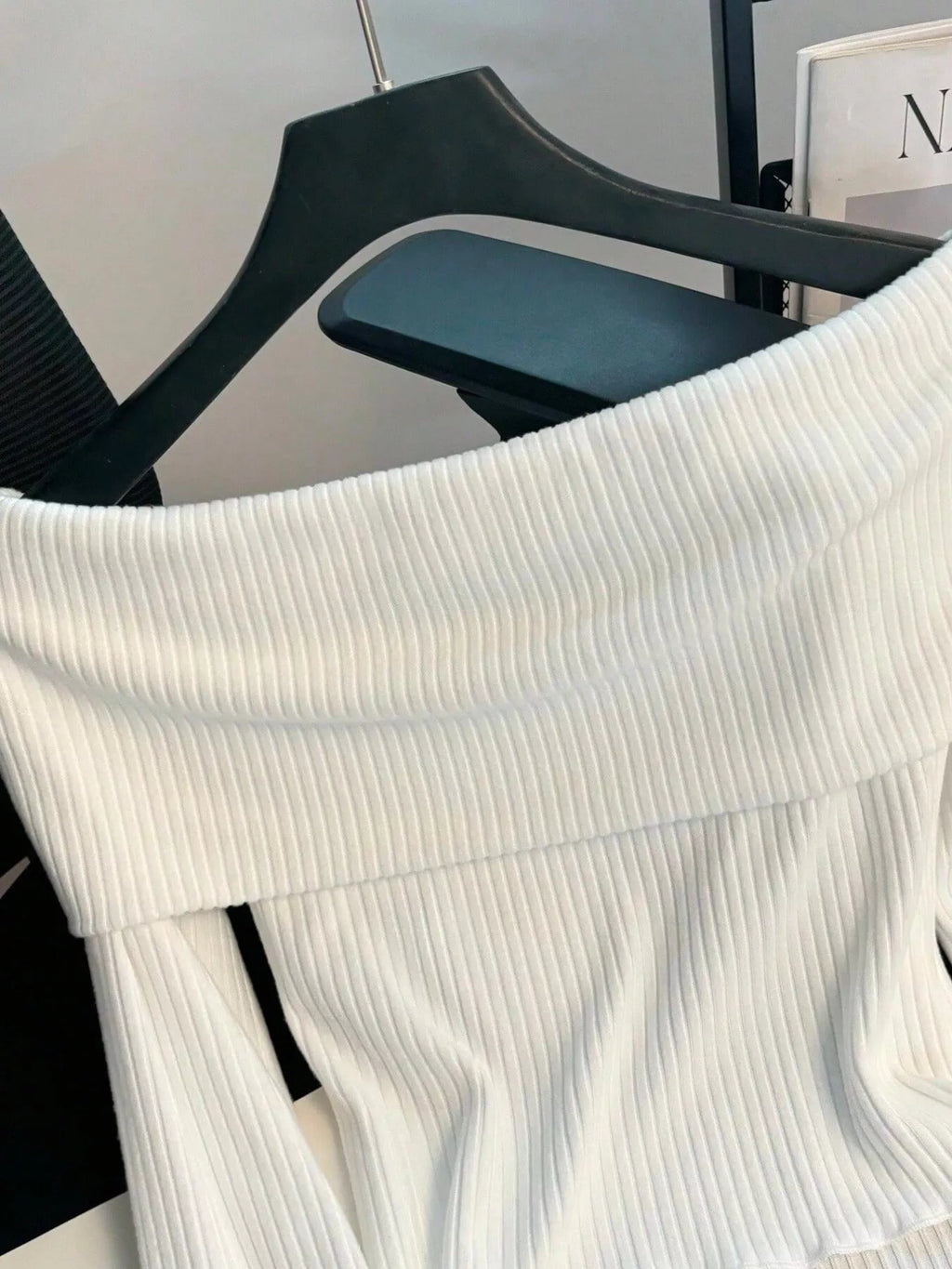 Off-Shoulder Bowknot Ribbed Knit T-Shirt