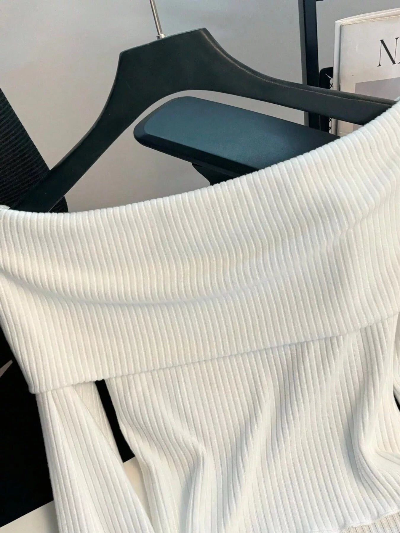 Off-Shoulder Bowknot Ribbed Knit T-Shirt