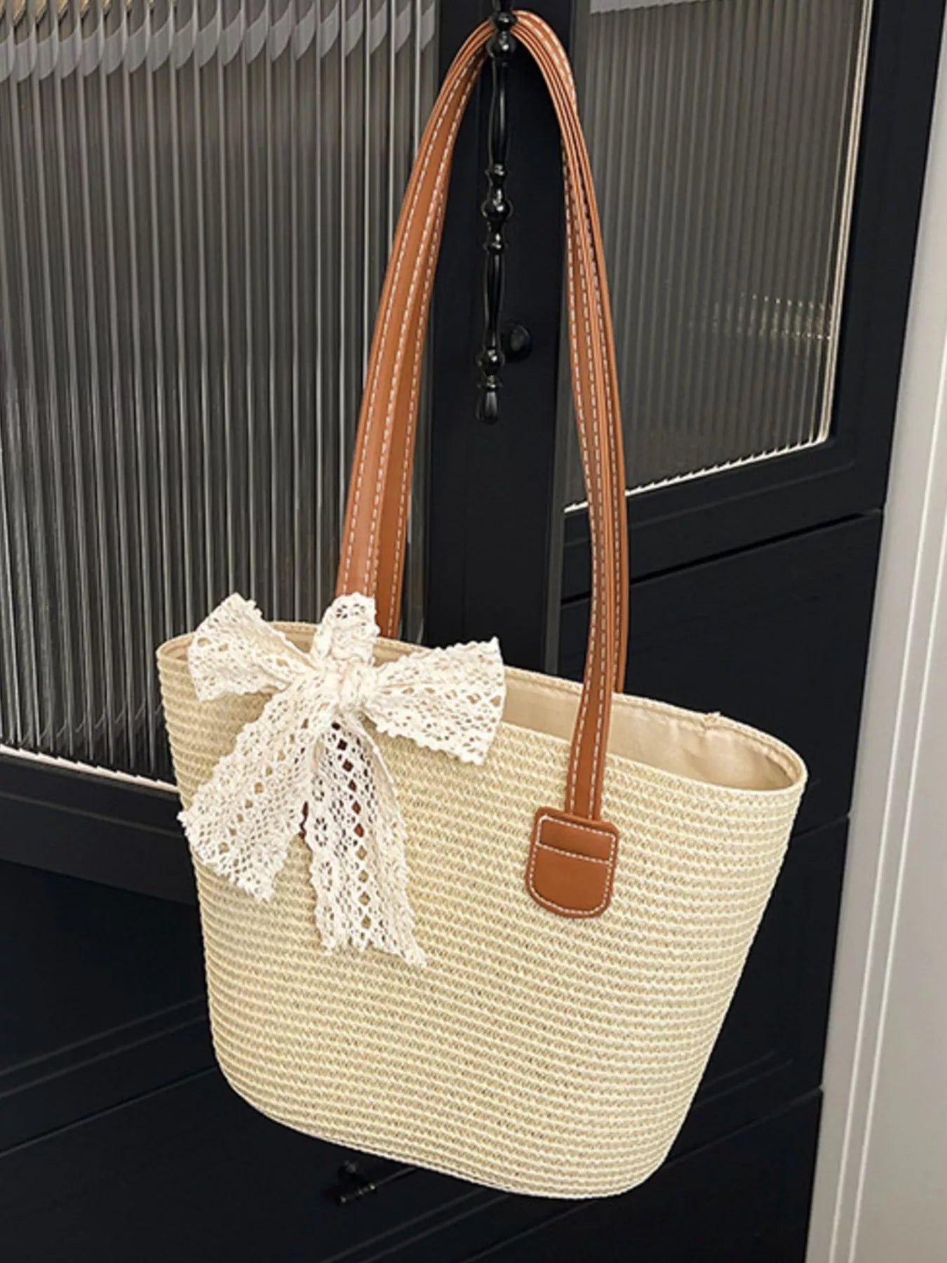 Straw Shoulder Bag with Lace Bow