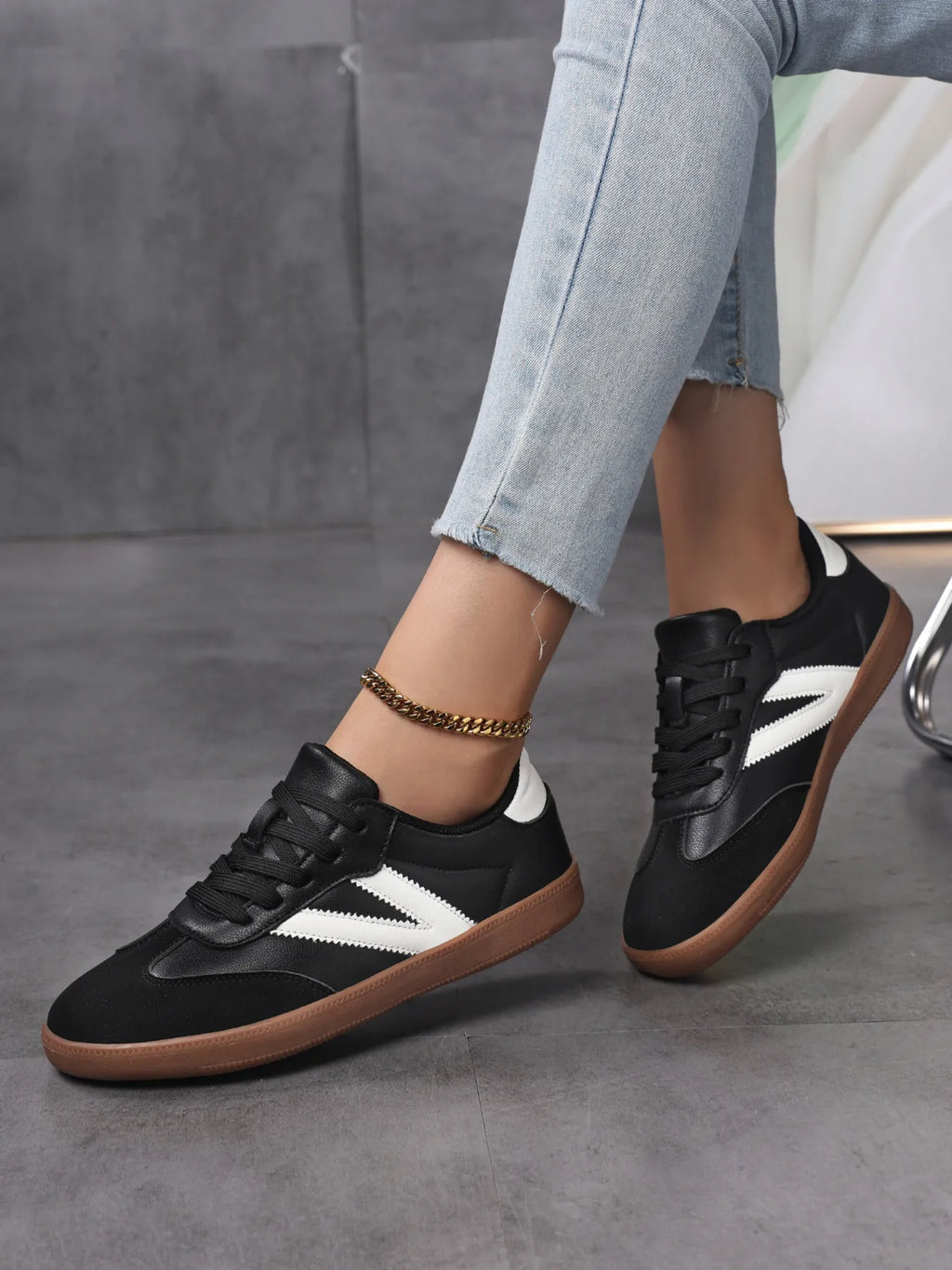 Contrast Round Toe Sneakers
