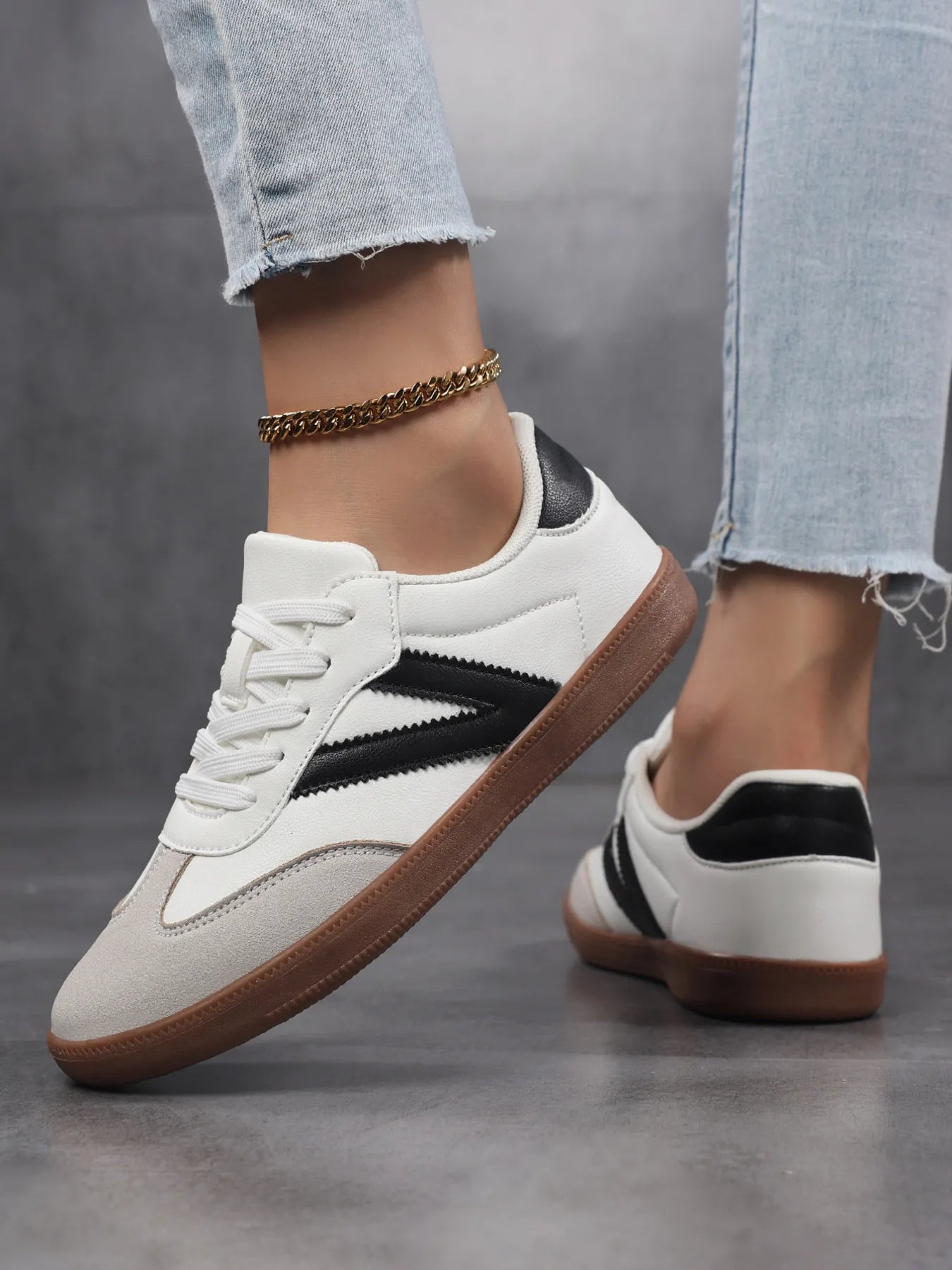 Contrast Round Toe Sneakers
