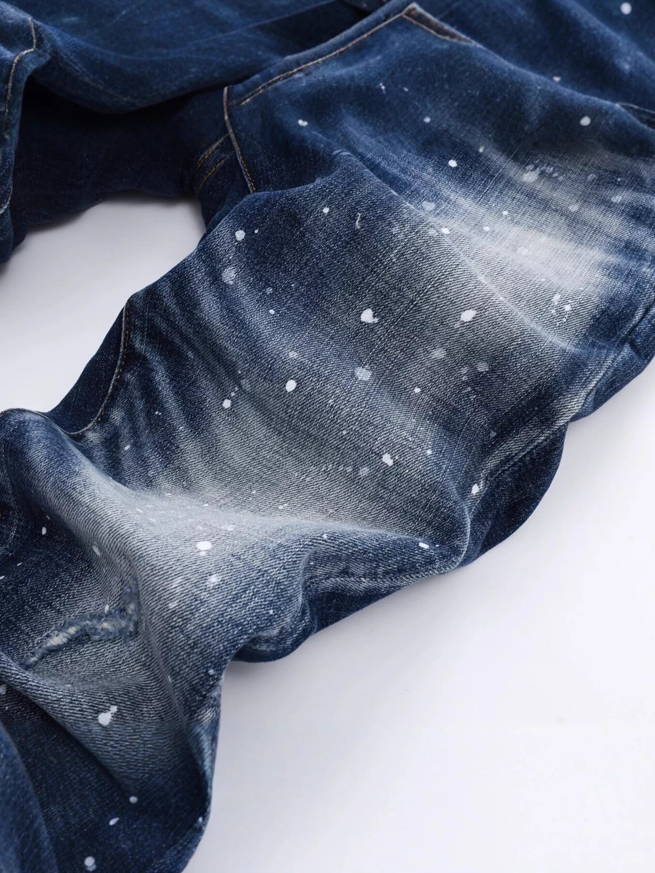 Men's Distressed Paint Splatter Slim Fit Jeans