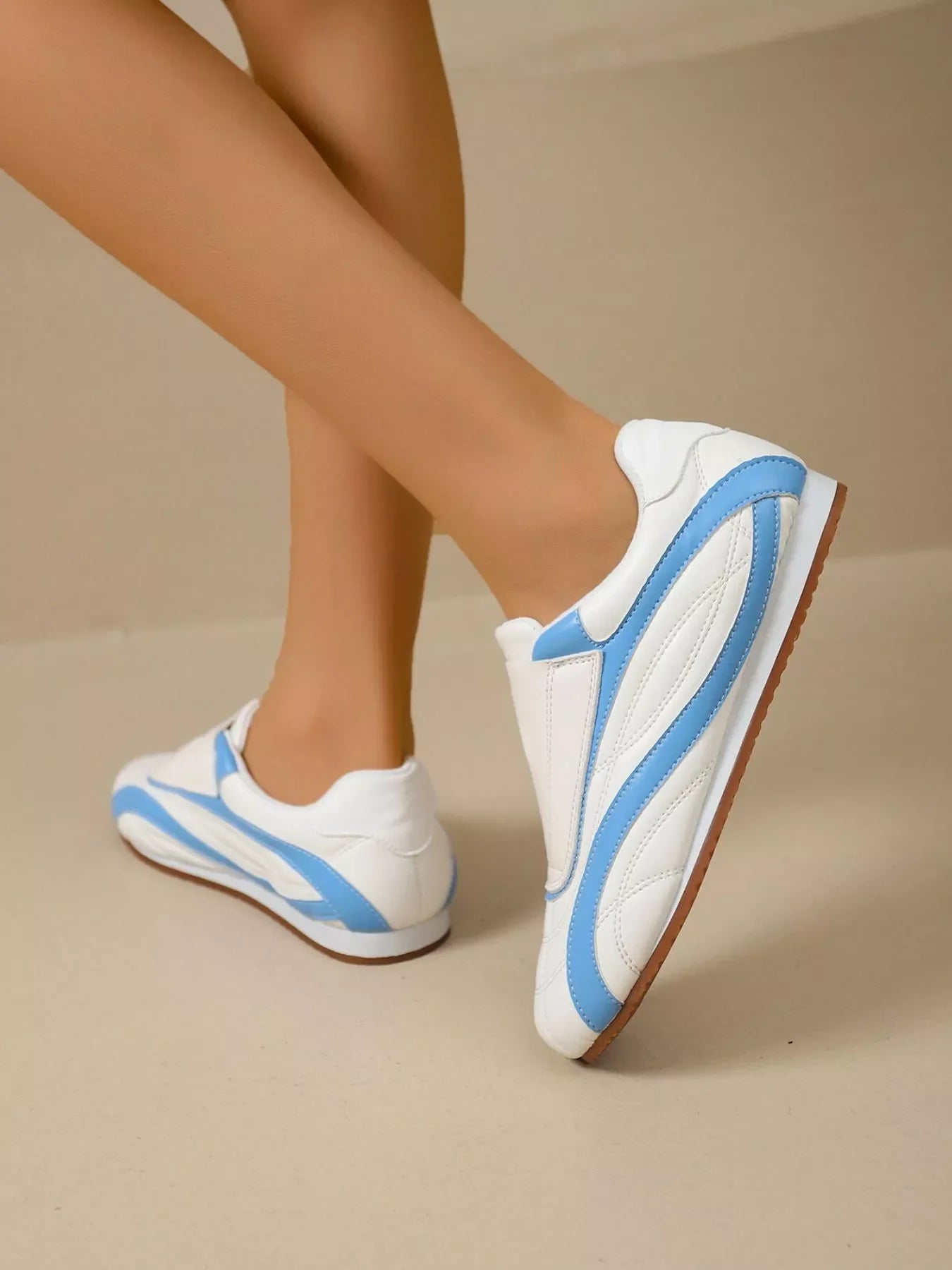 Contrast Round Toe Sneakers
