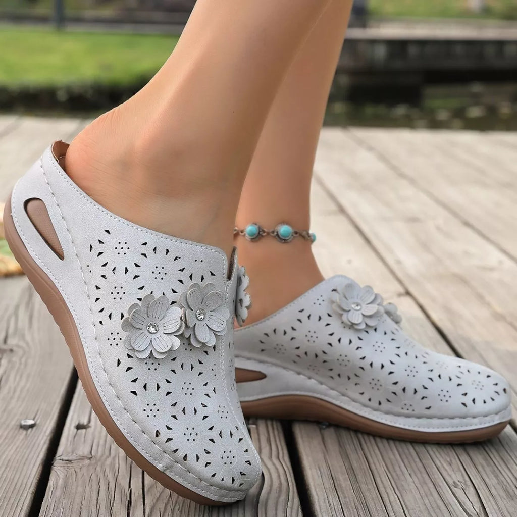 Floral Decor Round Toe Sandals