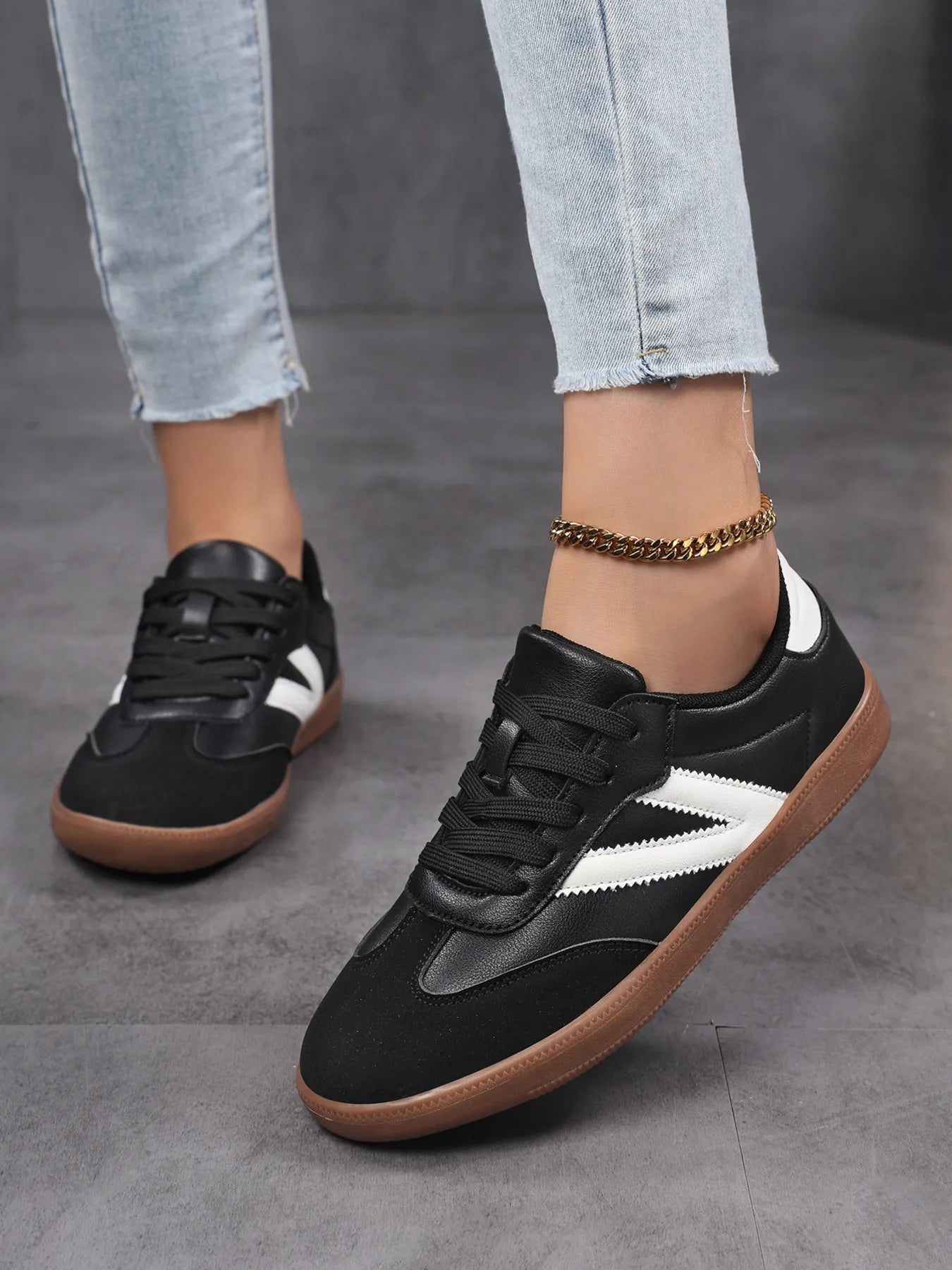 Contrast Round Toe Sneakers