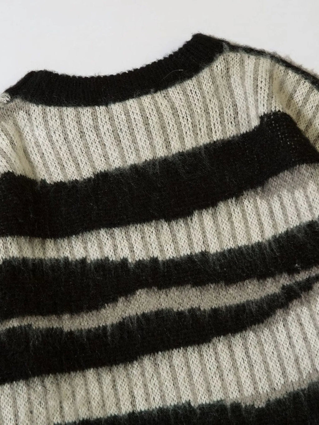 Men's Oversized Contrast Striped Round Neck Sweater