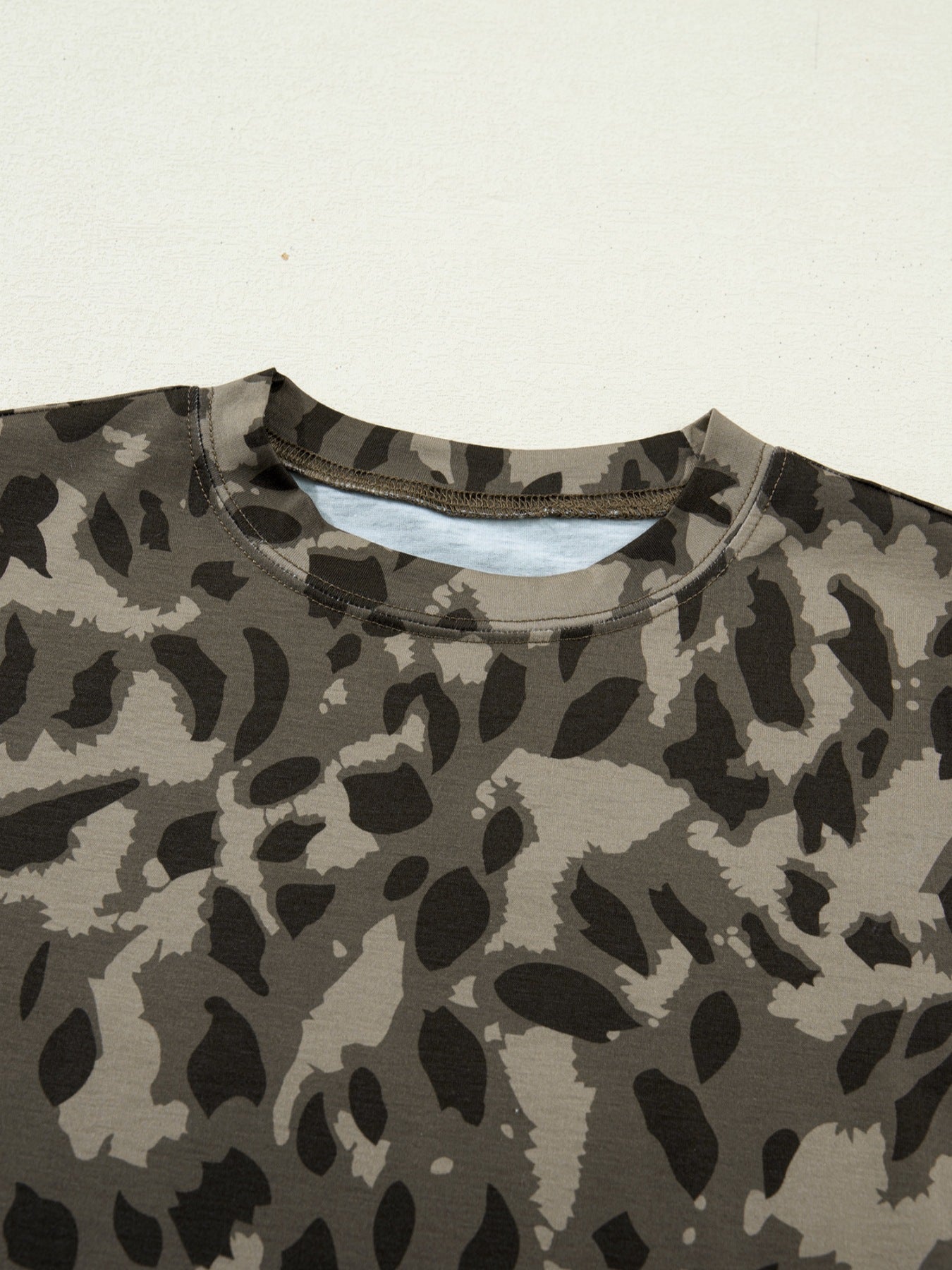 Leopard Print Mock Neck Slim Tee
