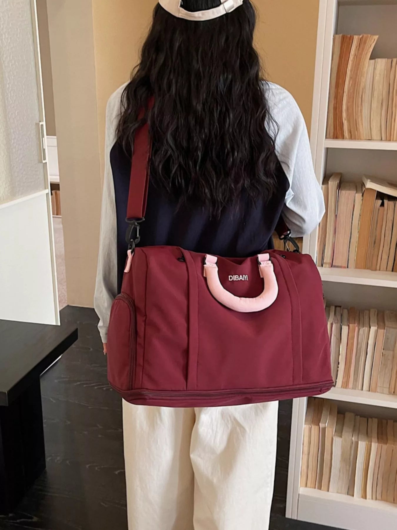 Durable Travel Duffel Bag with Comfortable Contrast Handle