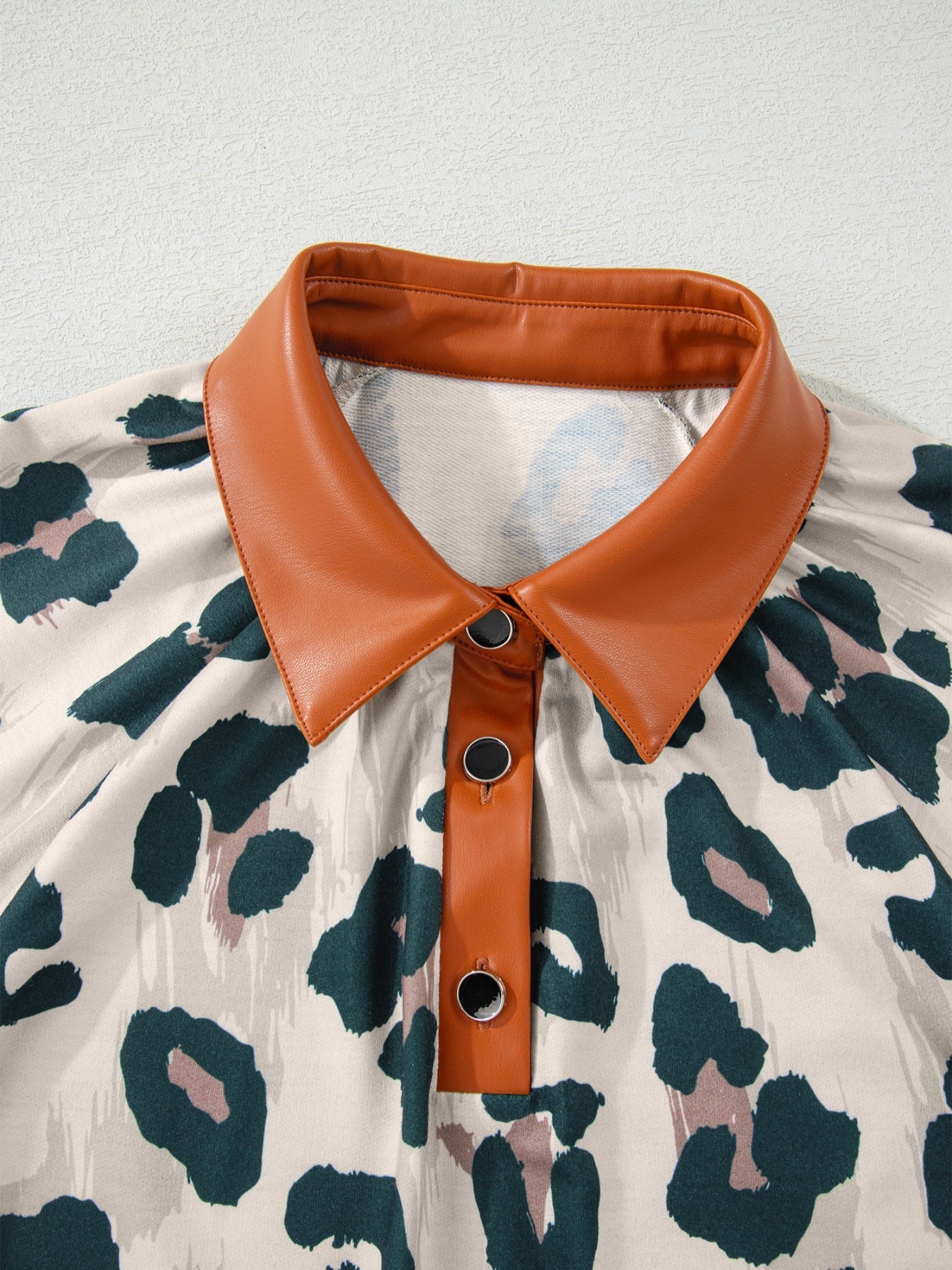 \Leopard Print Button Contrast Collared Short Sleeve Blouse