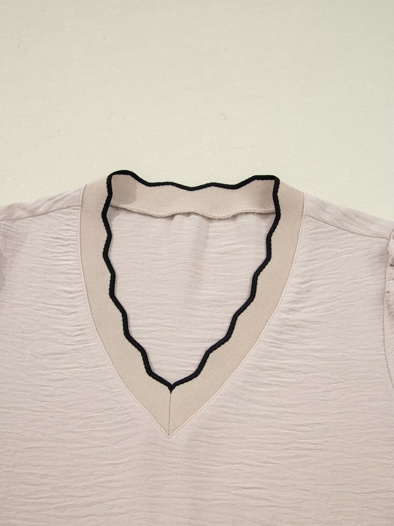 Contrast Scallop Trim V Neck Long Sleeve Blouse