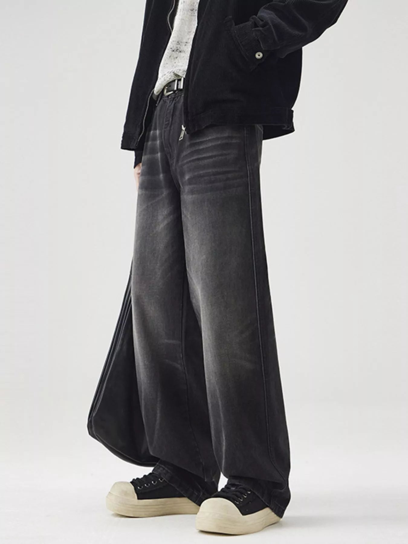 Men's Wide Leg Washed Jeans