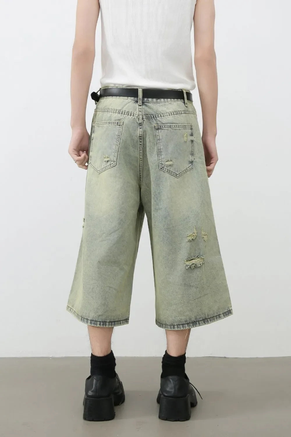 Men's Distressed Loose Denim Shorts