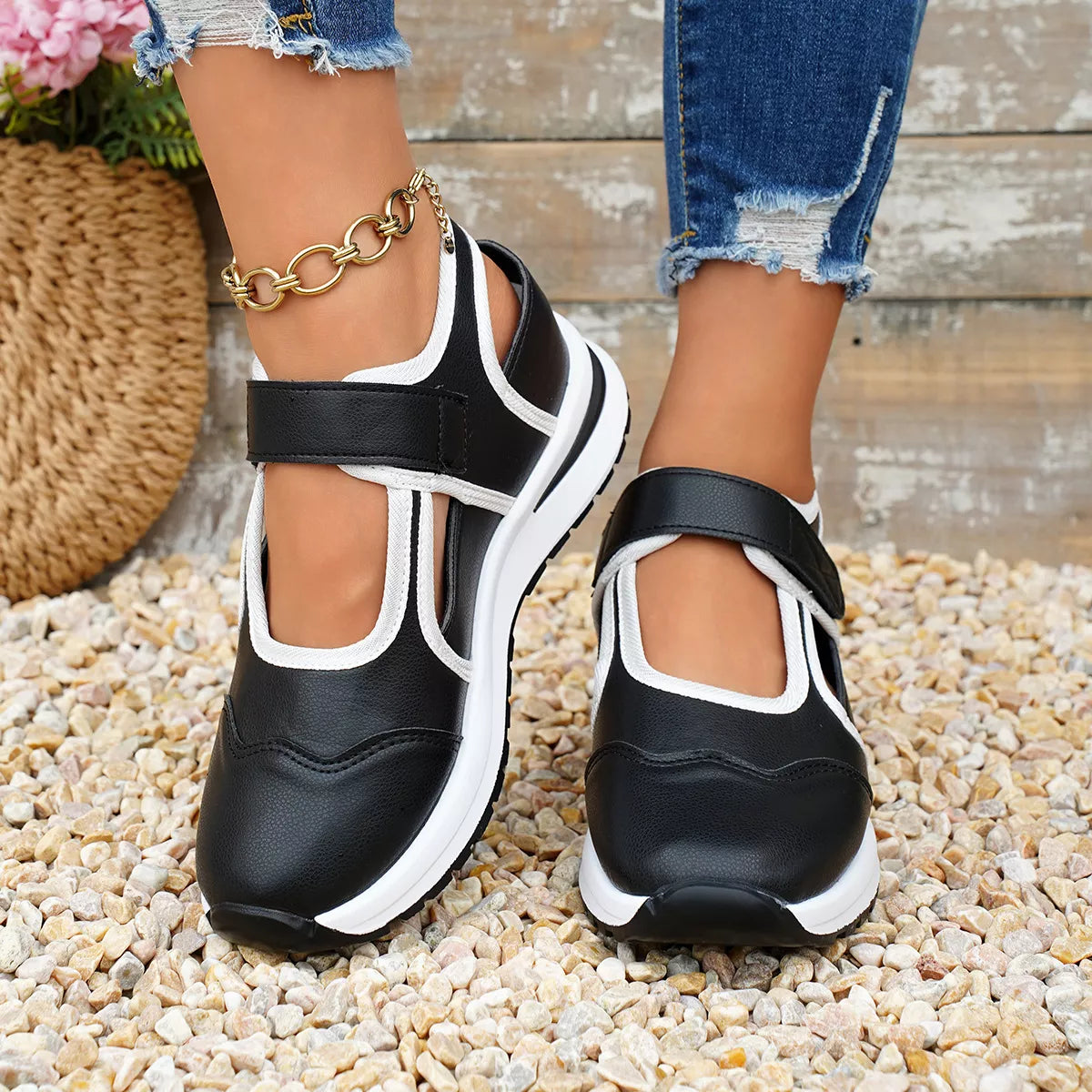 Round Toe Contrast Sneakers