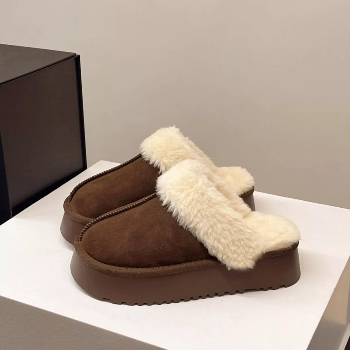 Round Toe Platform Slippers