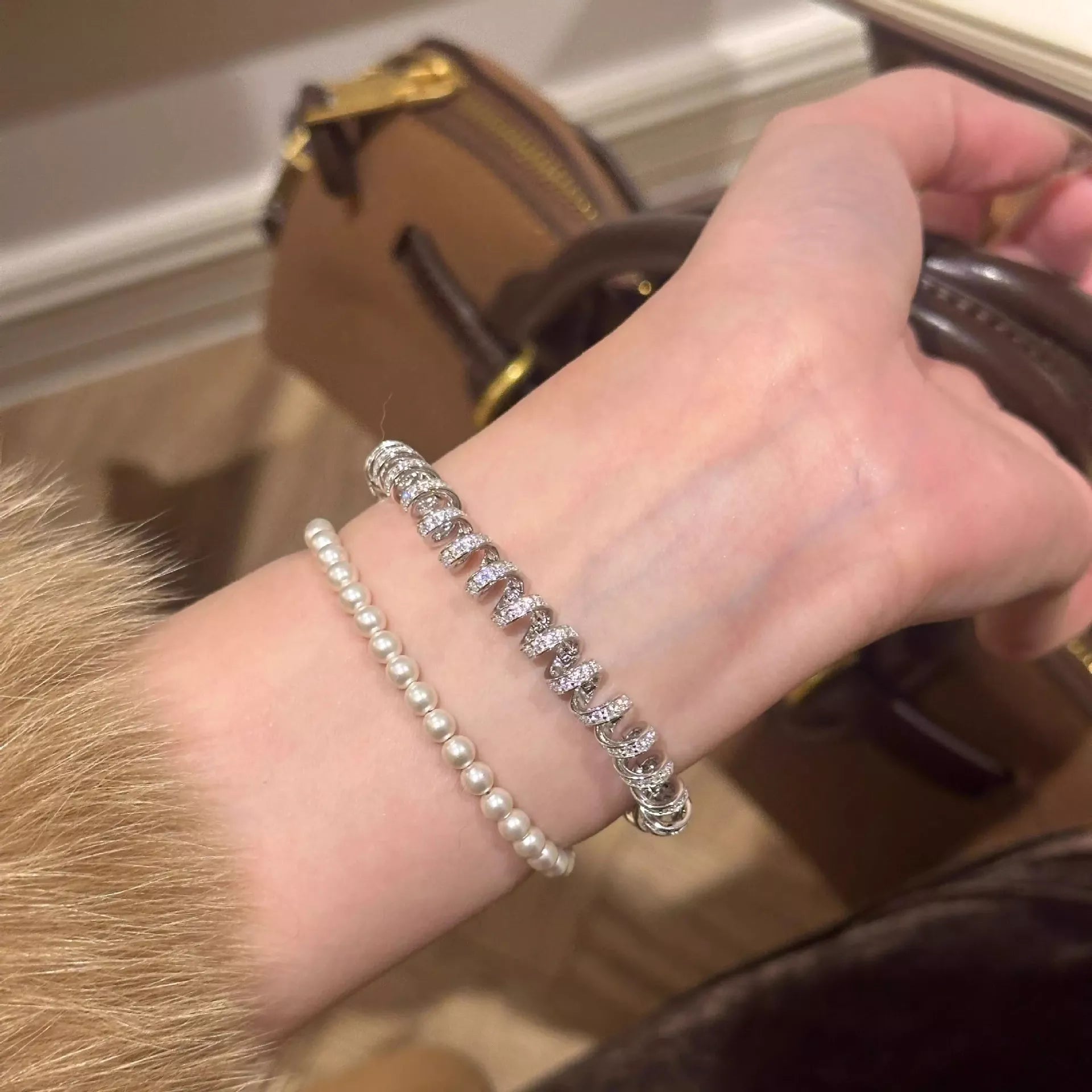 Alloy Zircon Silver-Plated Coil Bracelet
