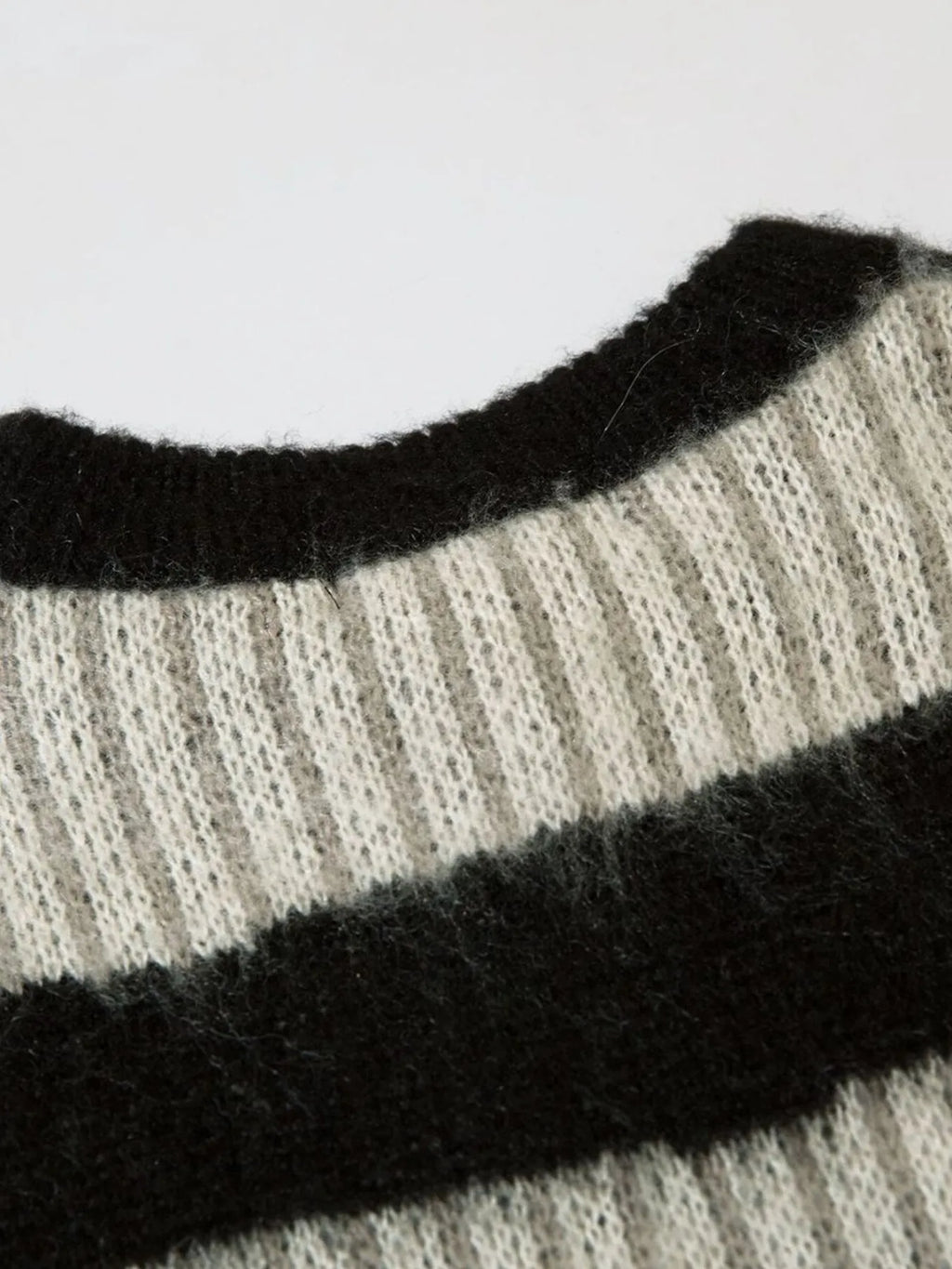 Men's Oversized Contrast Striped Round Neck Sweater