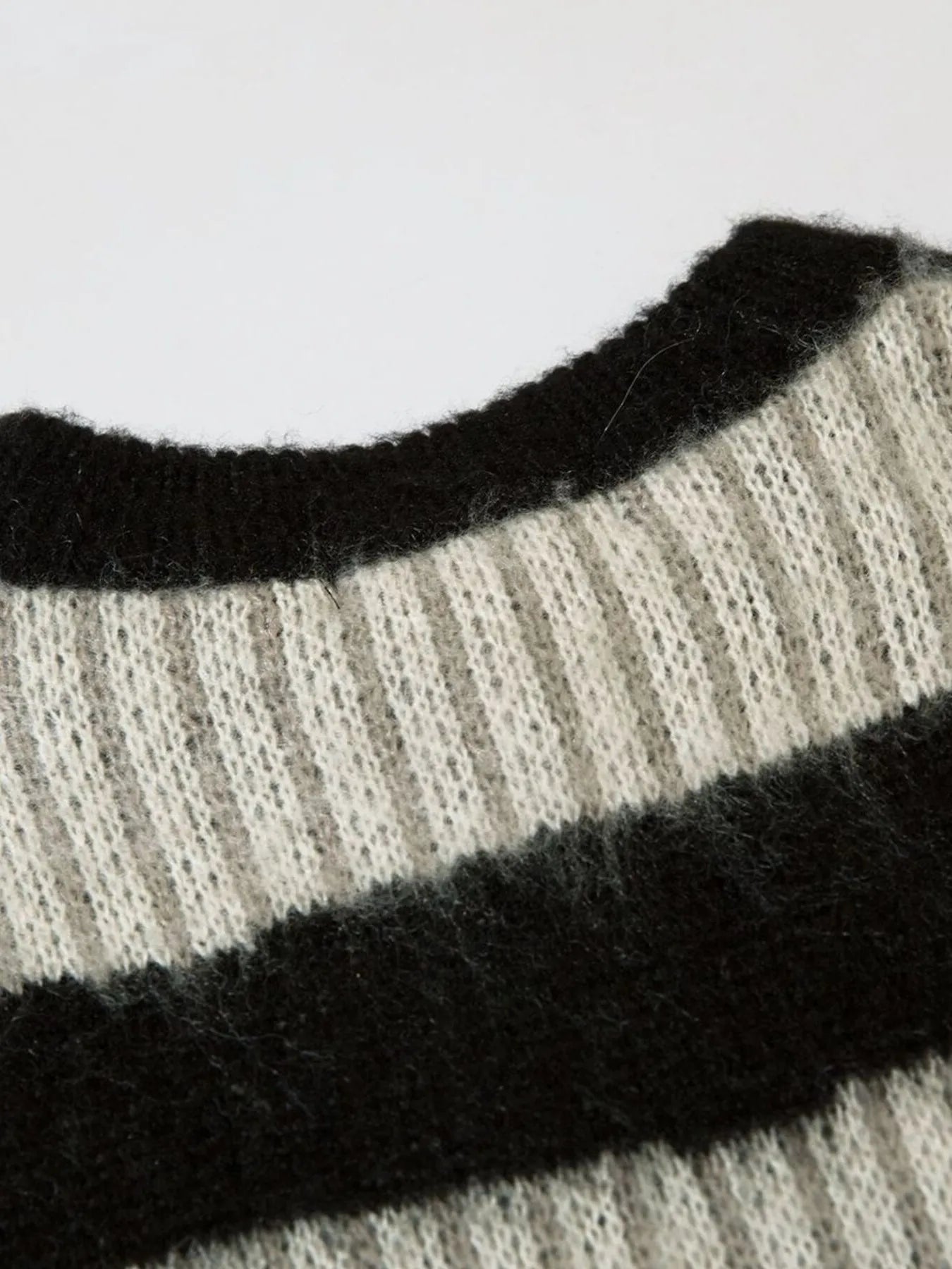Men's Oversized Contrast Striped Round Neck Sweater