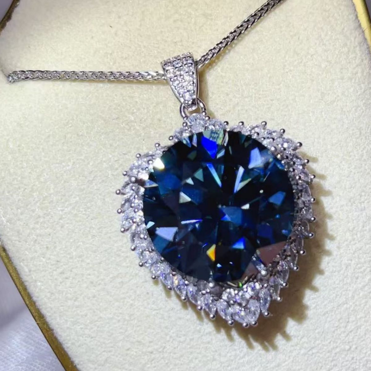 20 Carat Moissanite 925 Sterling Silver Pendant Necklace