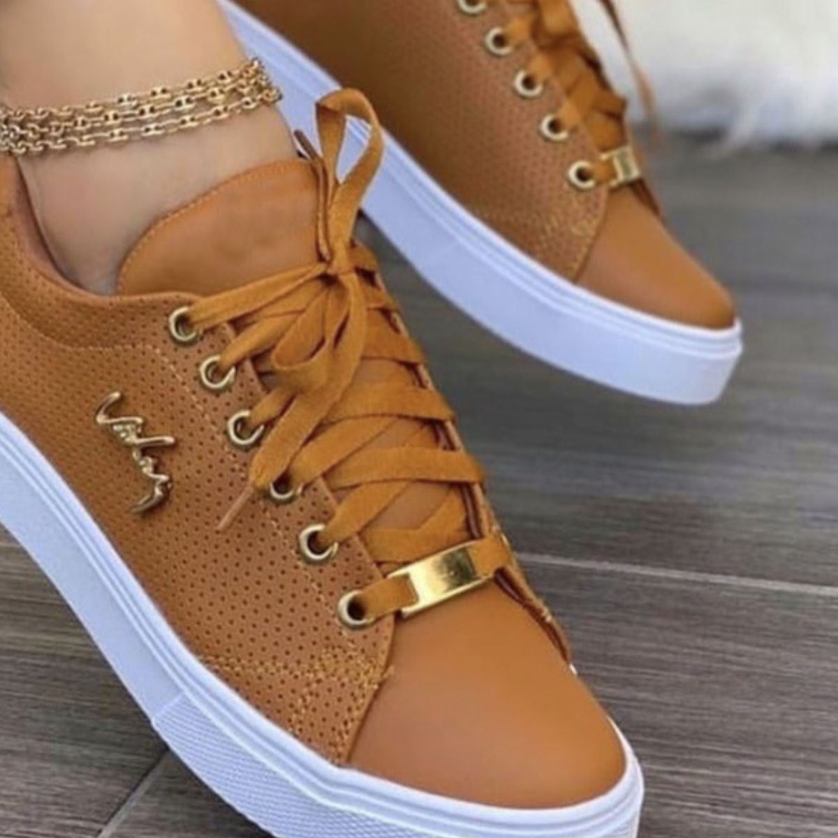 Lace Up Round Toe Sneakers