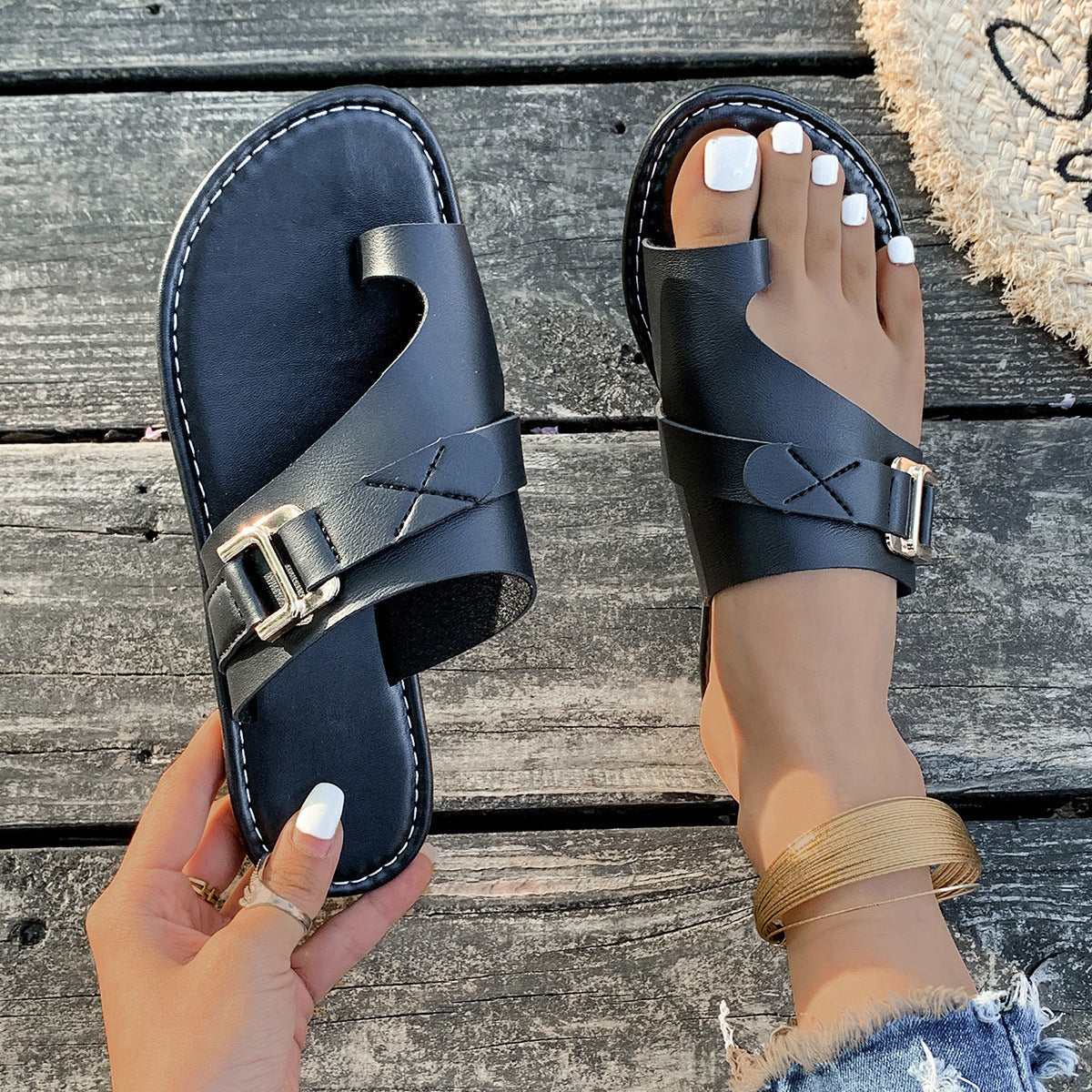 Toe Loop Buckle Decor Sandals