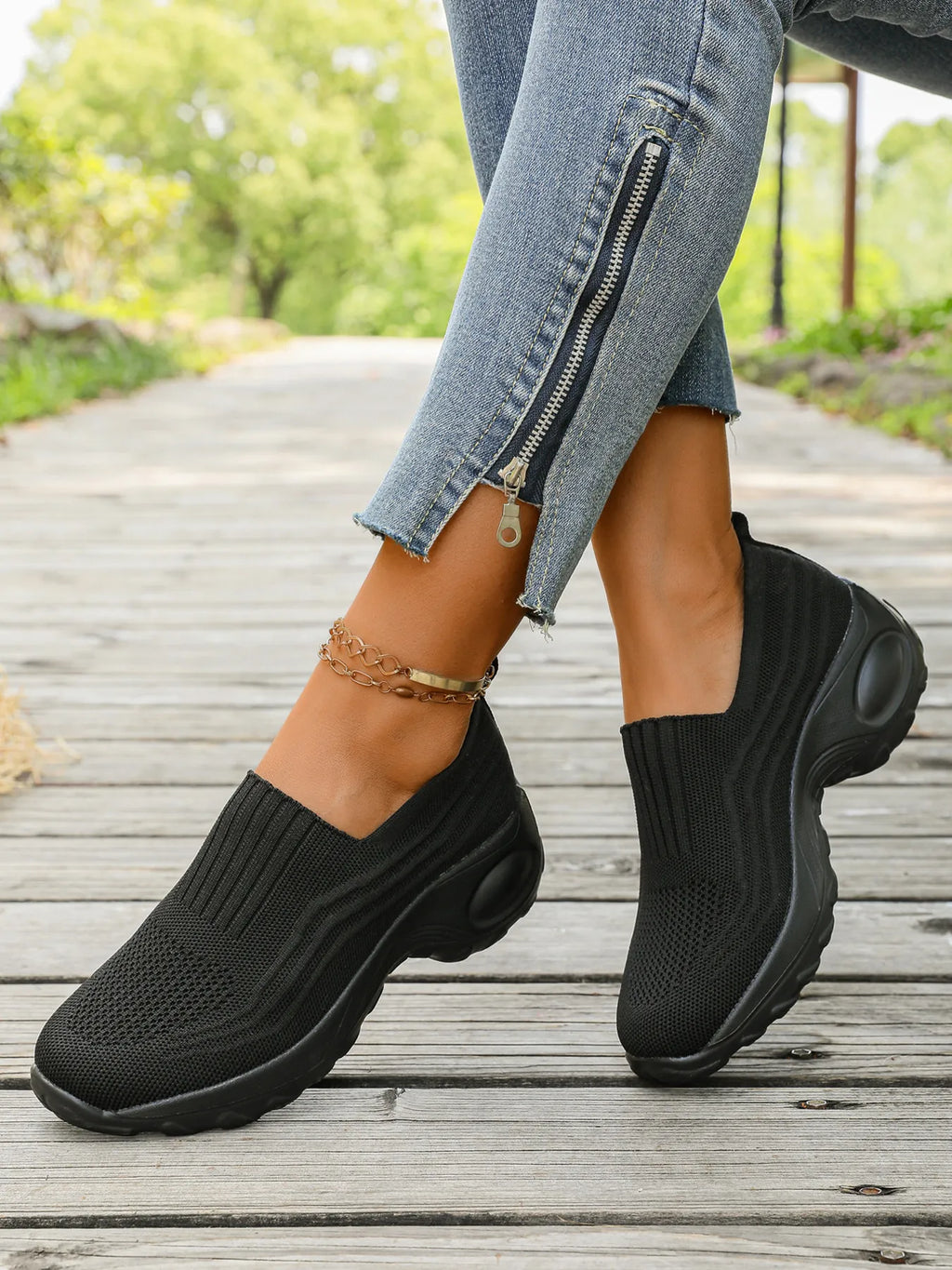 Round Toe Mesh Sneakers