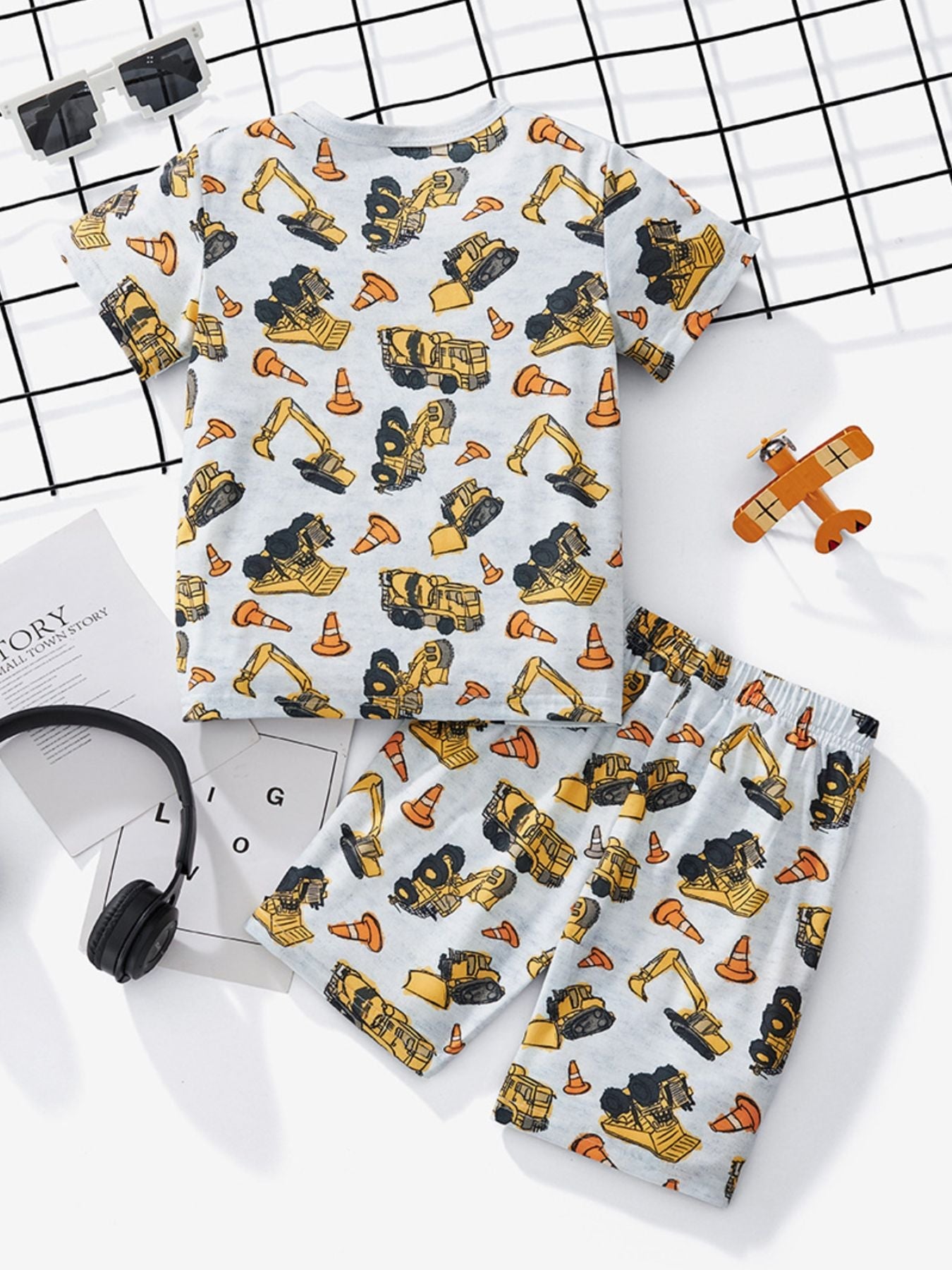 Children's Construction Vehicle Print Round Neck Tee and Shorts Set