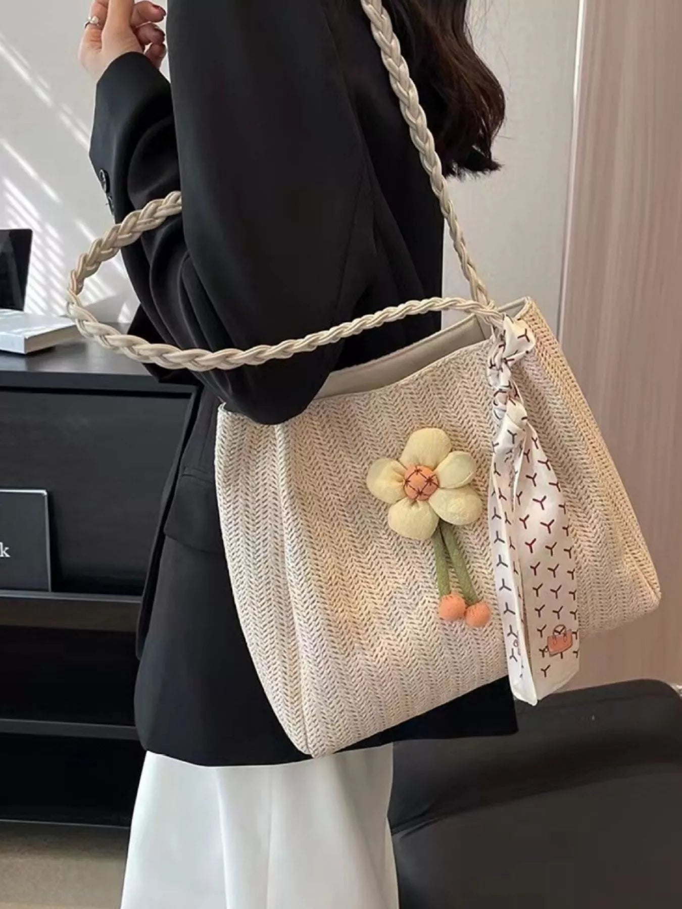 Floral Decor Woven Straw Tote Bag