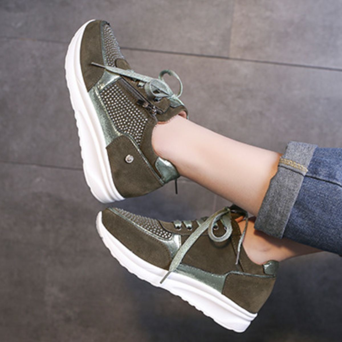 Lace Up Round Toe Sneakers