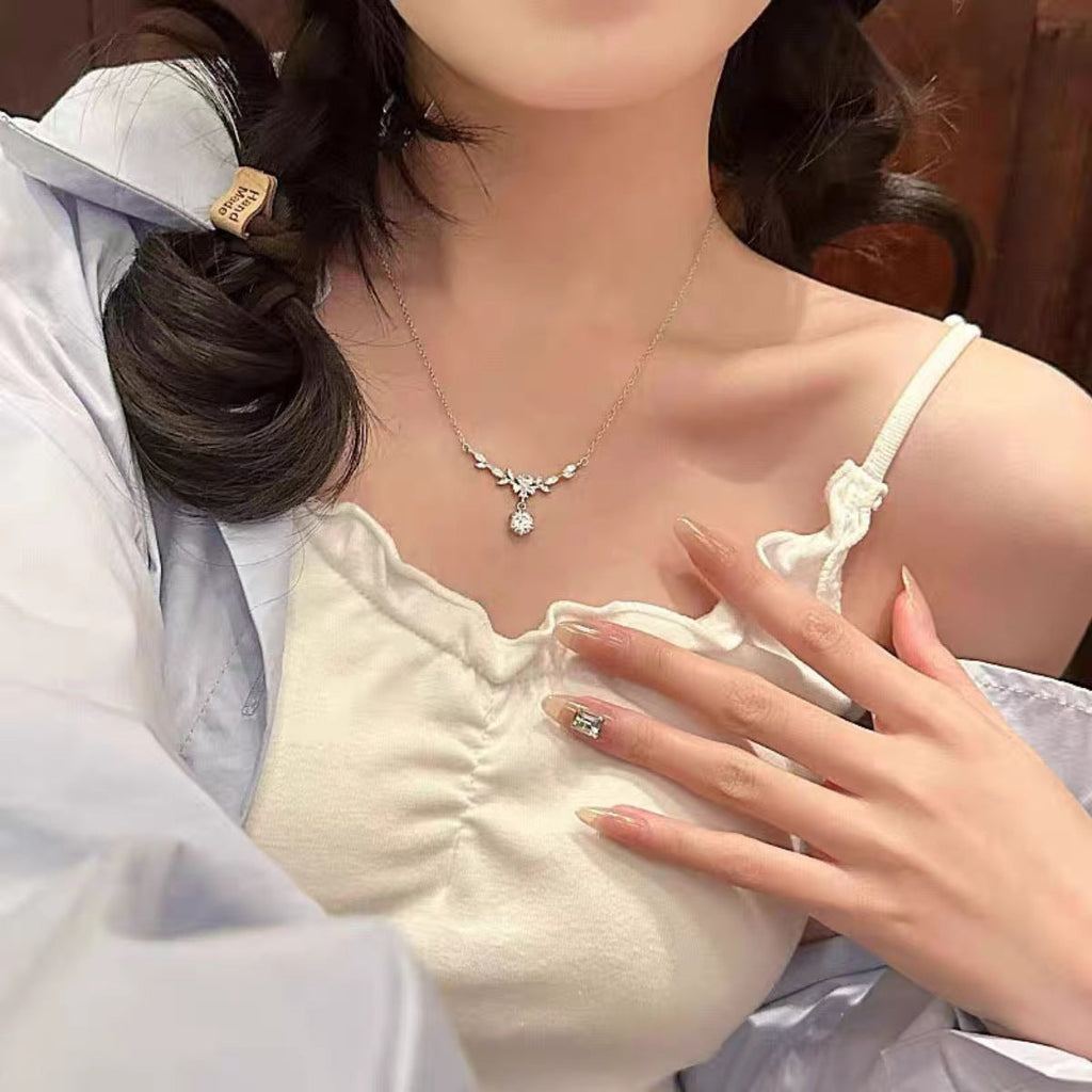 1 Carat Moissanite 925 Sterling Silver Leaf Flower Necklace