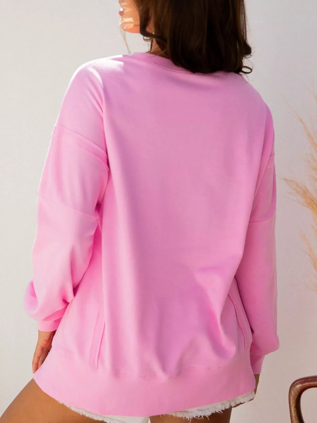 Sequin XOXO Letter Graphic Exposed Seam Baggy Sweatshirt