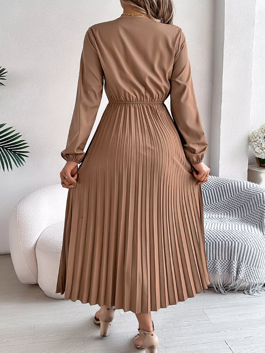 Lace Detail V-Neck Pleated Dress