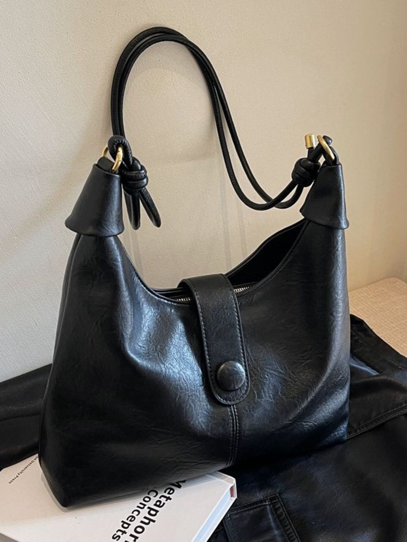 Vintage Buckle Closure Shoulder Bag