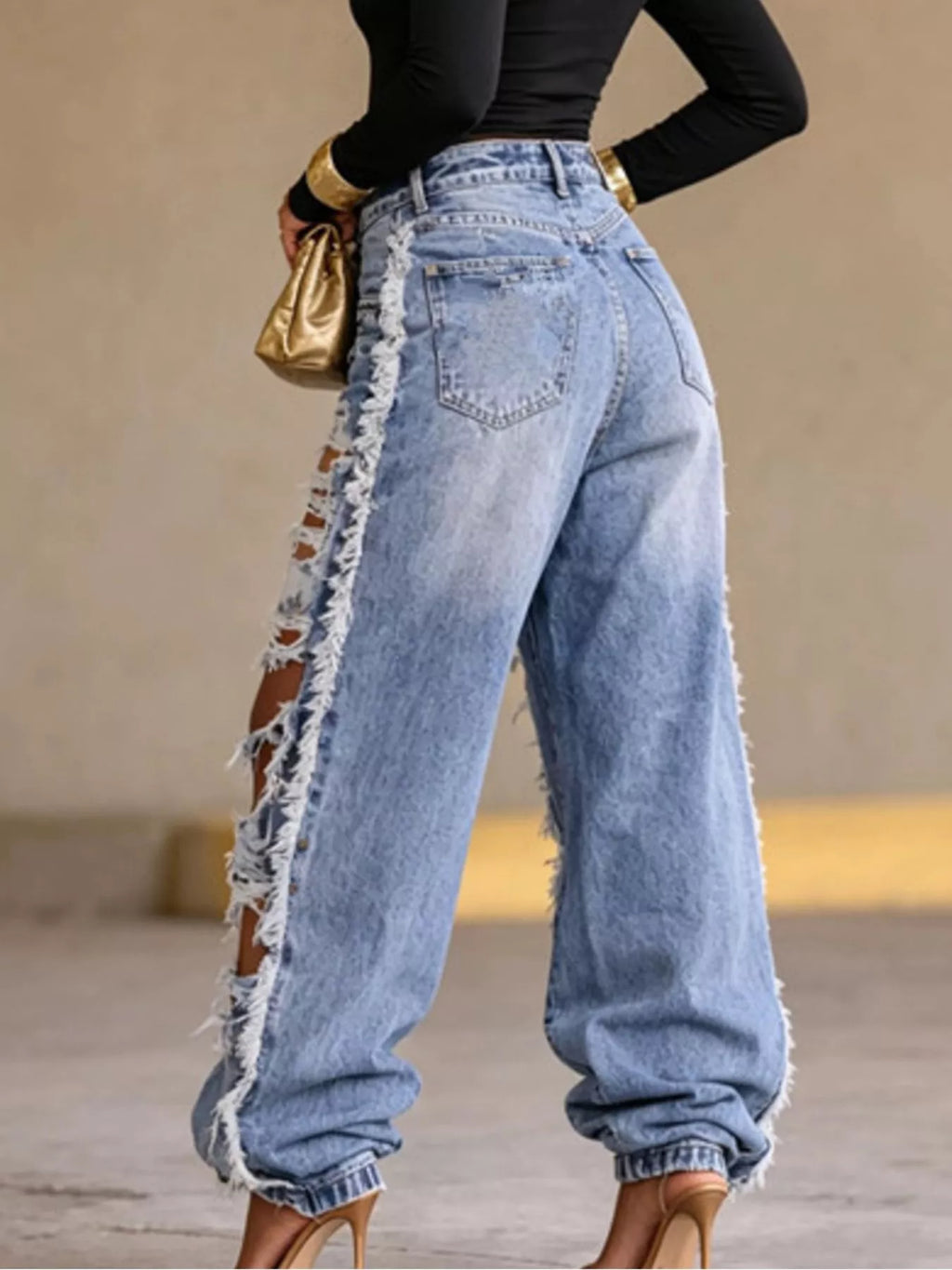 Distressed Loose Fit Jeans