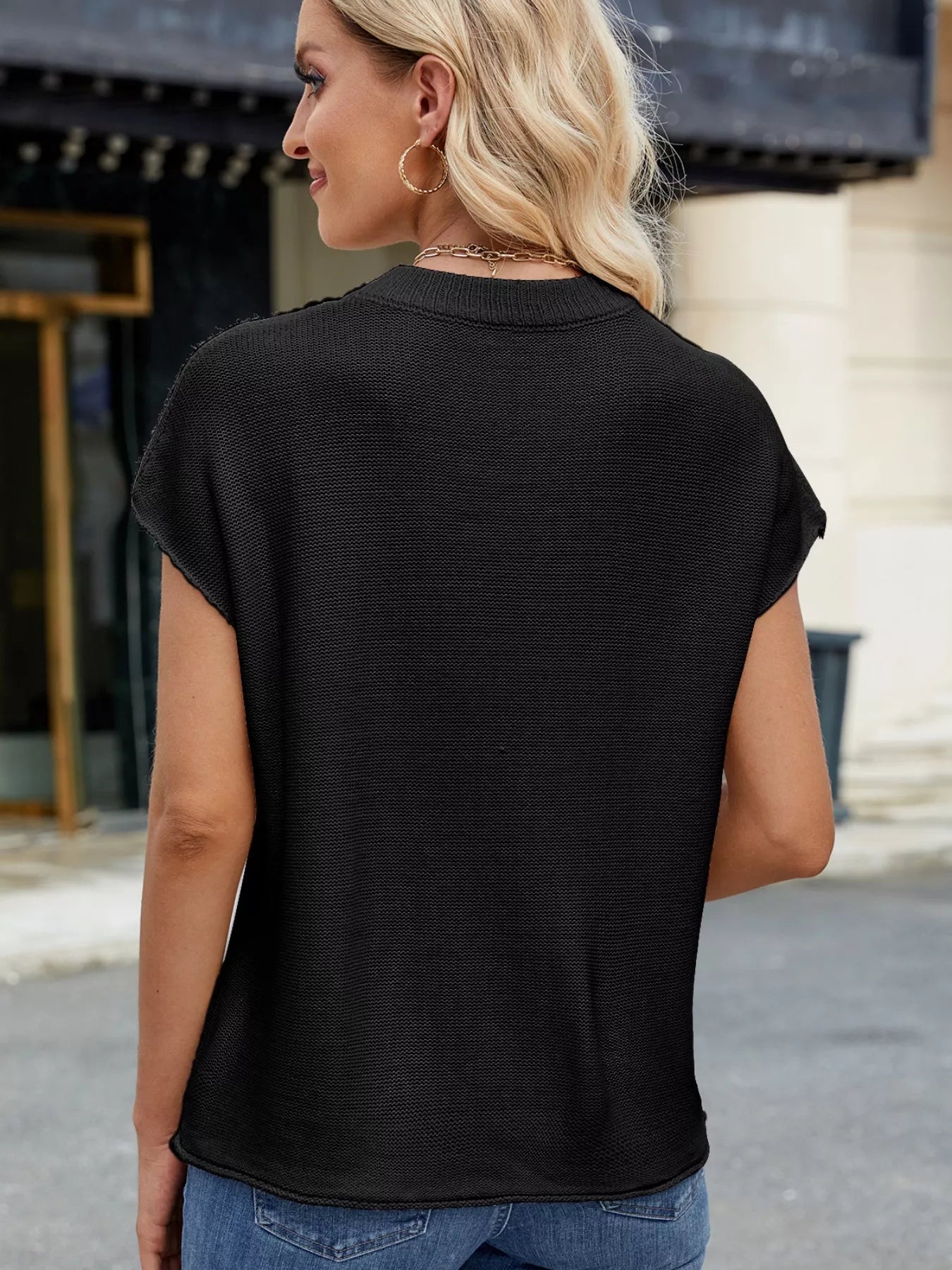 Round Neck Short Sleeve Knit Top with Center Seam Detail