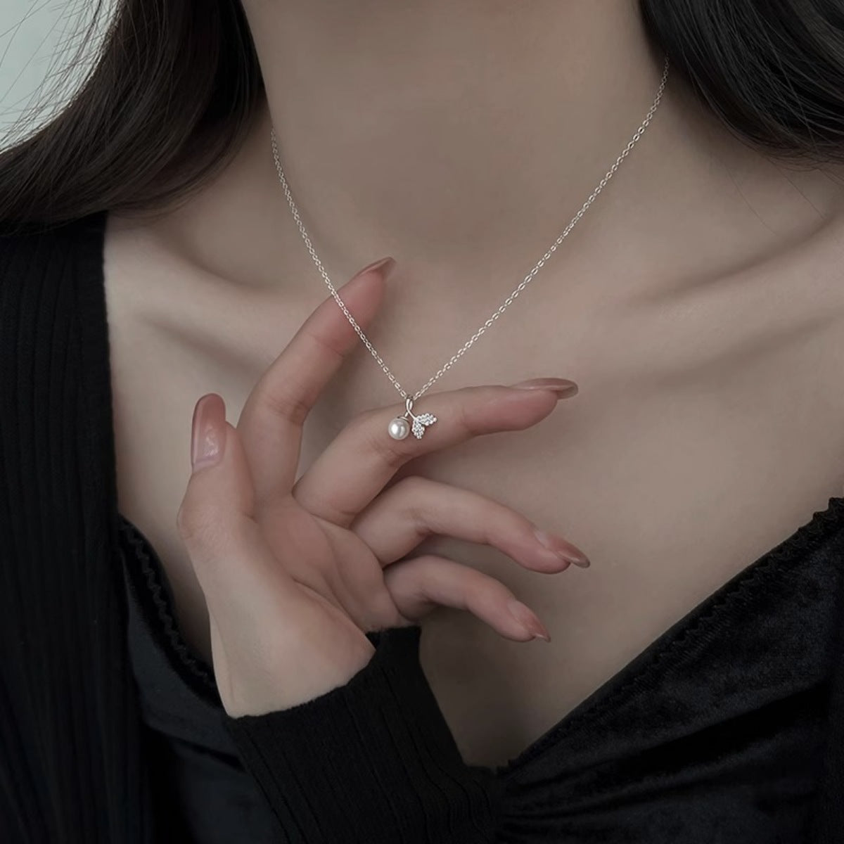 Pearl Mermaid Tail Pendant Necklace