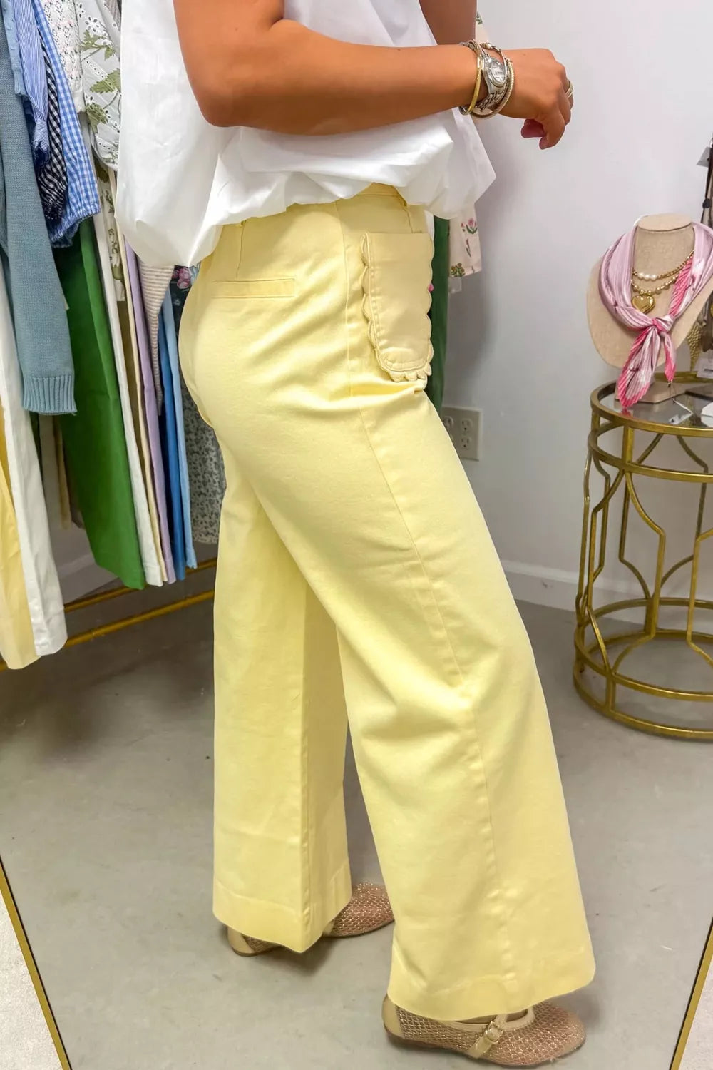 Solid Color Scalloped Patch Pocket Shift Jeans