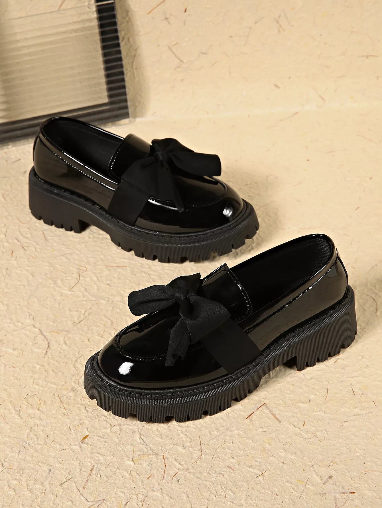 Bow Decor Round Toe Loafers