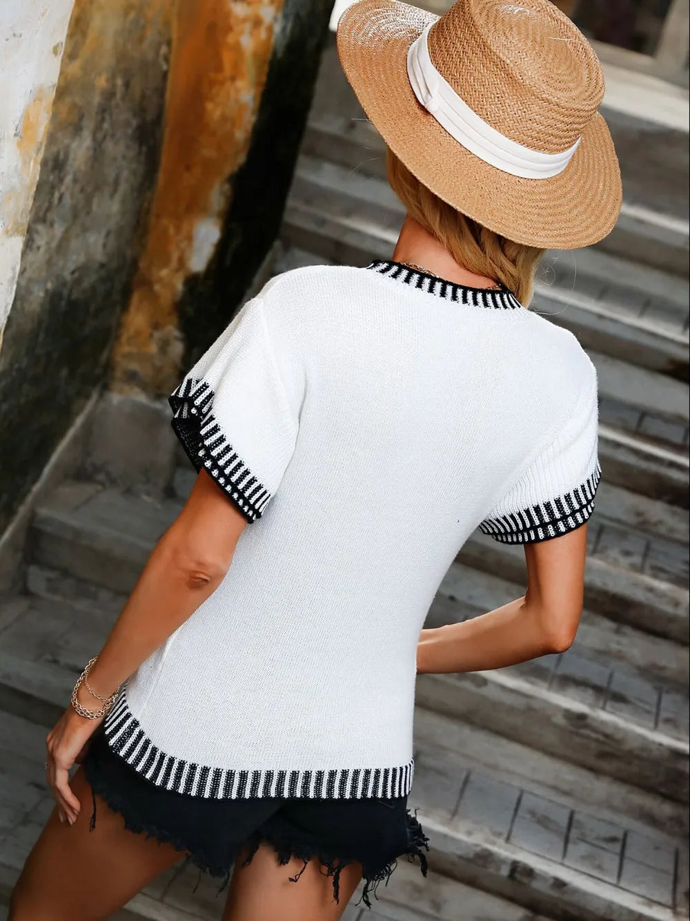 Contrast Round Neck Short Sleeve Knit Top